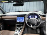 デザインもよく、居心地のよい運転席ですね。分かりやすいスイッチ類ですから操作もしやすく運転をサポートします。