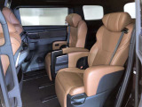 ゆとりある広々とした車内空間は、ドライブを始め買い物やレジャーなど、幅広く活躍します。一人でもみんなとでもお出かけを楽しみましょう!