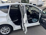 ドアも十分に開くので、乗り降りもラクラクです。
