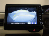 バックモニター付き。駐車の際のサポートとなり、必須アイテムのひとつですよね。それでも、バックする際は必ずご自身の目で確認をしてください。