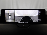 狭い場所での駐車やすれ違いなどでより的確な運転操作に役立つ360&deg;ビューモニターが装備されています。