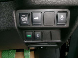 パワーバックドアスイッチです。運転席からも開閉出来ます。