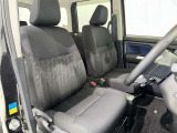 高いホールド性で運転姿勢が安定します。長距離ドライブでも疲れにくいのが魅力です。快適なドライビングライフをお送りください♪