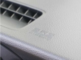 ◆助手席エアバッグ◆SRSエアバッグは、シートベルトだけでは防ぎきれない衝突時の衝撃から乗員を守るための安全装置。衝突時に瞬時に膨らみ、頭部や胸部がダッシュボードに直接衝突するのを防ぎます。
