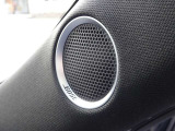 【BOSEサウンドシステム】高性能スピーカーで広がりのある、包み込むような音を体感してください。