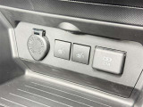 【シートヒーター】体調に合わせて細かく車内環境を調整できちゃいます。天候や、体調に左右されずに快適に1日をスタート出来ますね。
