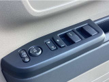 【スイッチ】パワーウィンドウ操作部、きれいに除菌し納車いたします。