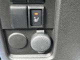 シートヒーター&アクセサリーソケット、各ボタン運転席左下にございます!