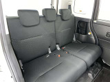 居心地の良い後席空間が乗員に深いくつろぎをもたらします。