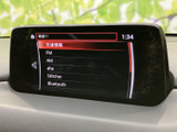FMやAM、Bluetoothなどの音源を画面上で確認でき、使いたいメニューを選びやすい構成です。音楽を楽しみたい日常の移動でも、表示を見ながら選択できて便利にお使いいただけます。