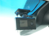 ◆ドライブレコーダー◆映像・音声などを記録する自動車用の装置です。 もしもの事故の際の記録はもちろん、旅行の際の思い出としてドライブの映像を楽しむことができます。