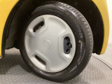 純正スチールホイールには専用ホイールトリム(カバー)を装着しております。足元を引き立てます。