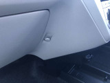 助手席足元にはお買い物フック