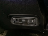ハンドルの左下にETCがついています。高速道路の料金所の通過も楽々です。カードの取り出しもしやすい場所についています。