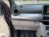お車の状態は内外装共にとても綺麗な状態を保っておりますので私共でも自信を持ってお薦め出来る1台です!!同年式のお車と比べますと、大事にお乗りだった事を実感して頂けるはずです♪