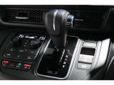 インパネシフトだから視線の移動も少なく足元もスッキリ♪運転席もゆったりしているのでゆとりを持ってドライブできますね!