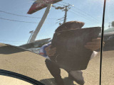 左フロントフェンダーにキズがございます。