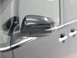 ◆ドアミラーウインカー◆ドアミラーにウインカーを装備しています。対向車に自身の進行方向を合図し安全に運転できます。