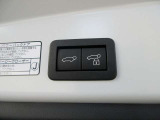 パワーバックドア装備!!スイッチ操作でバックドアを自動開閉でき、とても便利です!