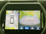 車両周辺の様子を複数の視点から確認でき、駐車時や狭い場所での取り回しをサポートします。画面表示を切り替えて周囲を把握しやすく、日常の駐車にも便利です。