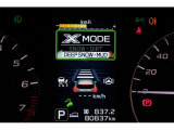 X-MODEは路面に応じてモードを選択するだけで4輪の駆動力やブレーキなどを最適にコントロール。悪路からのスムーズな脱出をサポートします。