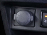 【12V電源】USBポートなどを追加することができます。