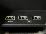 【USBポート】USBポートも装備されています、スマートフォンの充電やオーディオに連携も可能です、今や欠かせない装備の一つです!