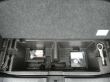 タイヤパンク修理キットと車載工具はこちらです。