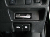 ■高速道路の料金所もノンストレスでスムーズに通過できるETC。スマートなビルトインタイプ!