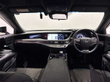 高いホールド性で運転姿勢が安定します。長距離ドライブでも疲れにくいのが魅力です。快適なドライビングライフをお送りください♪