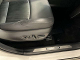 パワーシート搭載。微妙な調整が手軽にでき、ピッタリなポジションで運転することが可能です。