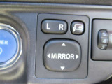駐車時や狭い道でのすれ違い時に気を使うミラー。電動格納式ドアミラーはそんな時に便利です。