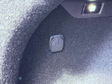 ラゲッジスペースにも12Vシガーソケット電源が装備されており、アウトドアなどで役立ちます