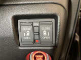 運転席の操作でオートスライドドアが開閉します!同乗者に優しく!とっても便利な機能です!