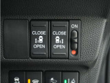 ◆両側電動スライドドア◆狭い駐車場でも乗り降りが楽々♪お子様が隣の車にドアを当ててしまう心配もございません!小さなお子様連れの方もこれで安心。