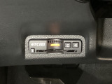 ハンドルの左下にETC2.0がついています。高速道路の料金所の通過も楽々です。 カードの取り出しもしやすい場所についています。