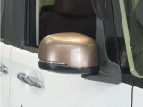 ◆ドアミラーウインカー◆ドアミラーにウインカーを装備しています。対向車に自身の進行方向を合図し安全に運転できます。