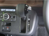 無段変速機(CVT)を搭載。有段変速機に存在する「変速ショック」が無いので、スムーズなアクセル操作が可能です♪