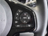 ◆アダプティブクルーズコントロール◆予め設定した車速内でクルマが自動的に加減速。前走車との適切な車間距離を維持しながら追従走行します。【LKAS】車線維持支援システムでステアリング操作を支援。