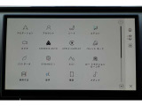 互換性のあるスマートフォンをPiviに接続して、タッチスクリーンから安全に利用することができます。ワイヤレス接続でApple CarPlay / Android Autoがご利用いただけます。