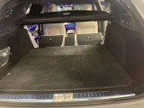 当店でお車をご購入のお客様はオーナー様専用保険「メルセデス・ベンツ保険」にご加入頂けます。飛来物によるフロントガラス破損やパンクによるタイヤ交換の際に、修理費用の一部をお支払いしております。
