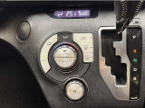 お好みの温度に設定すれば、車内の温度を検知し自動で調整してくれるオートエアコン!暑い、寒いと何度もスイッチを操作しなくても済みます☆☆
