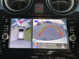 上から見たような画像で車庫入れなどに便利なアラウンドビューモニター