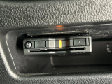 【ETC】有料道路を利用する際に料金所で停止することなく通過できる、ETC車載器(ノンストップ自動料金収受システム機器)が装備されています。セットアップを行うことで利用可能になります。
