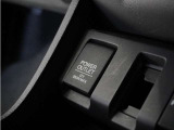 ◆アクセサリーソケット◆ドラレコの電源やスマートフォンの充電等に使用できる便利な電源ソケット!使いやすい場所に装備されています。