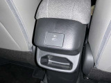 後部座席用の充電用USBポート付きです。