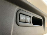 バックドアは電動式。力の弱い方でも閉める際に半ドアになることはありません