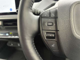 運転中、オーディオの操作をしてて、ハッとしたことはありませんか?ステアリングスイッチは、運転中でもハンドルでオーディオの操作が可能です。安全なドライブをサポートします。