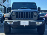 7つのグリルの「セブンスロットグリル」はJEEP車である象徴です。