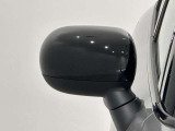 小さなパーツにもこだわりを。ミラーキャップを変えるだけで、MINIの印象を自分好みに。